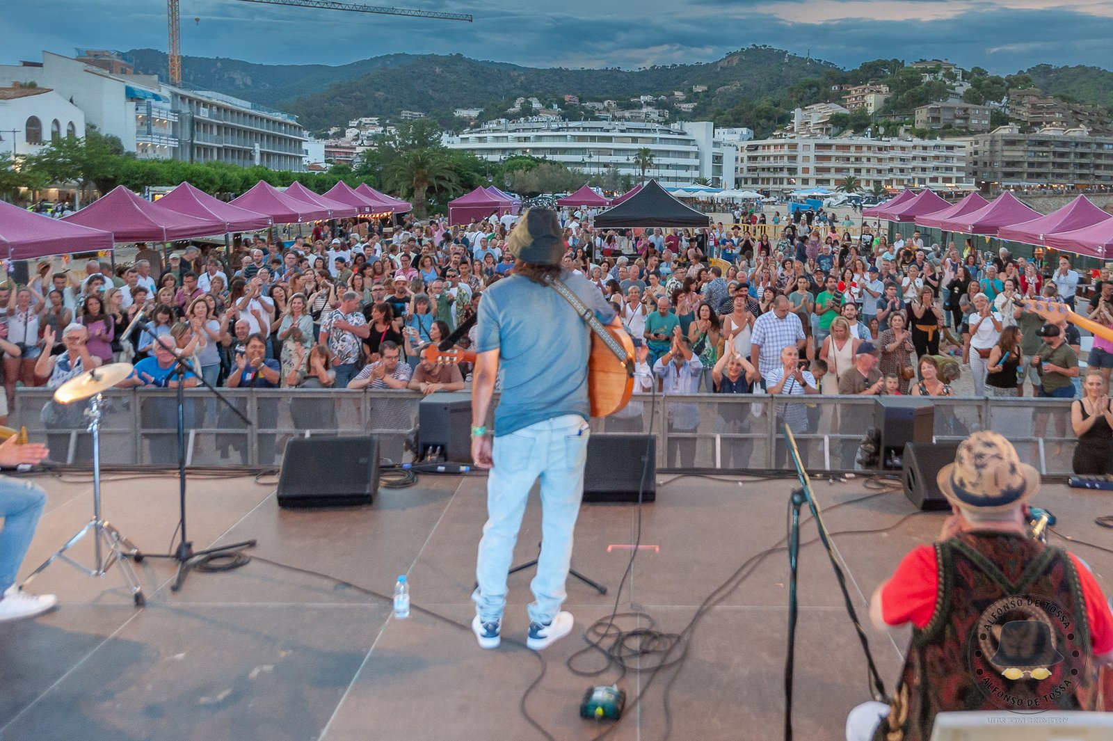 Alfonso de Tossa actuando en concierto de rumba catalana