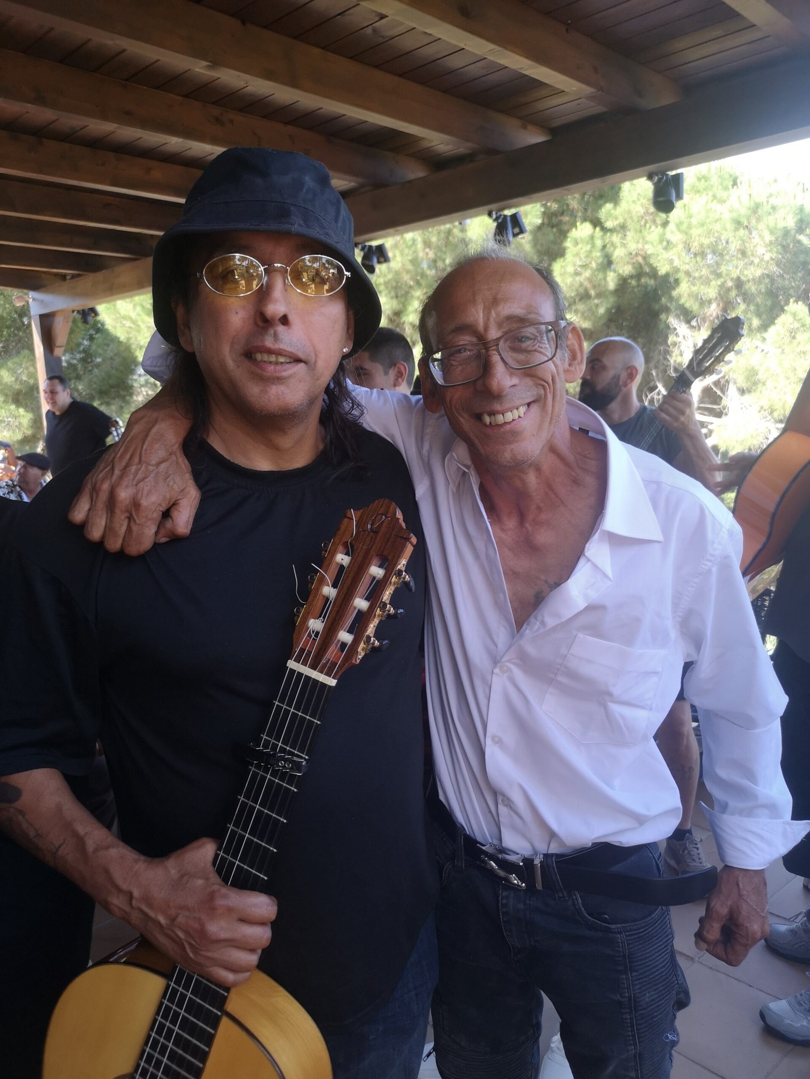 Alfonso de Tossa junto al artista Jerito durante una actuación de rumba flamenca