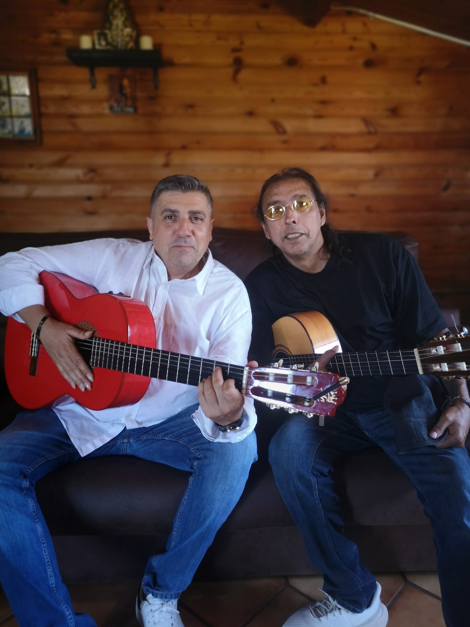 Alfonso de Tossa junto a Miliu Calabuch, sobrino de Peret, en un encuentro de rumba catalana