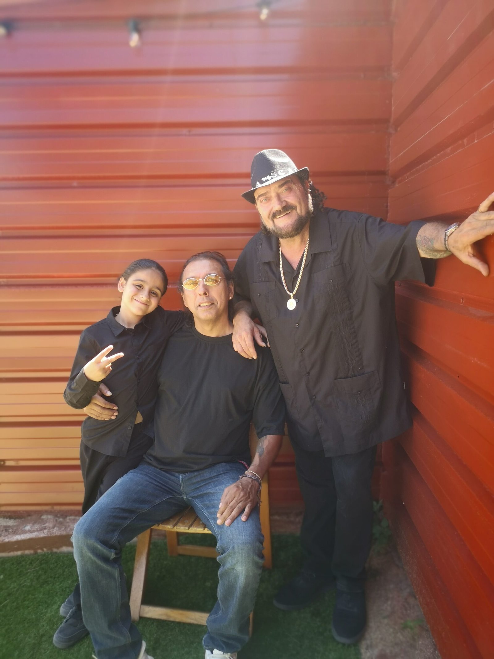 Alfonso de Tossa junto a Thiago Maya y Paco Aguilera en un concierto de rumba catalana